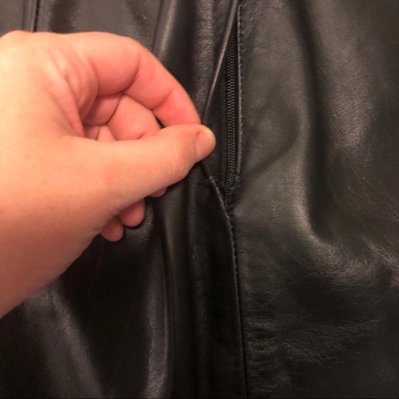 Authentic Leather DKNY mini skirt - Picture 4 of 4